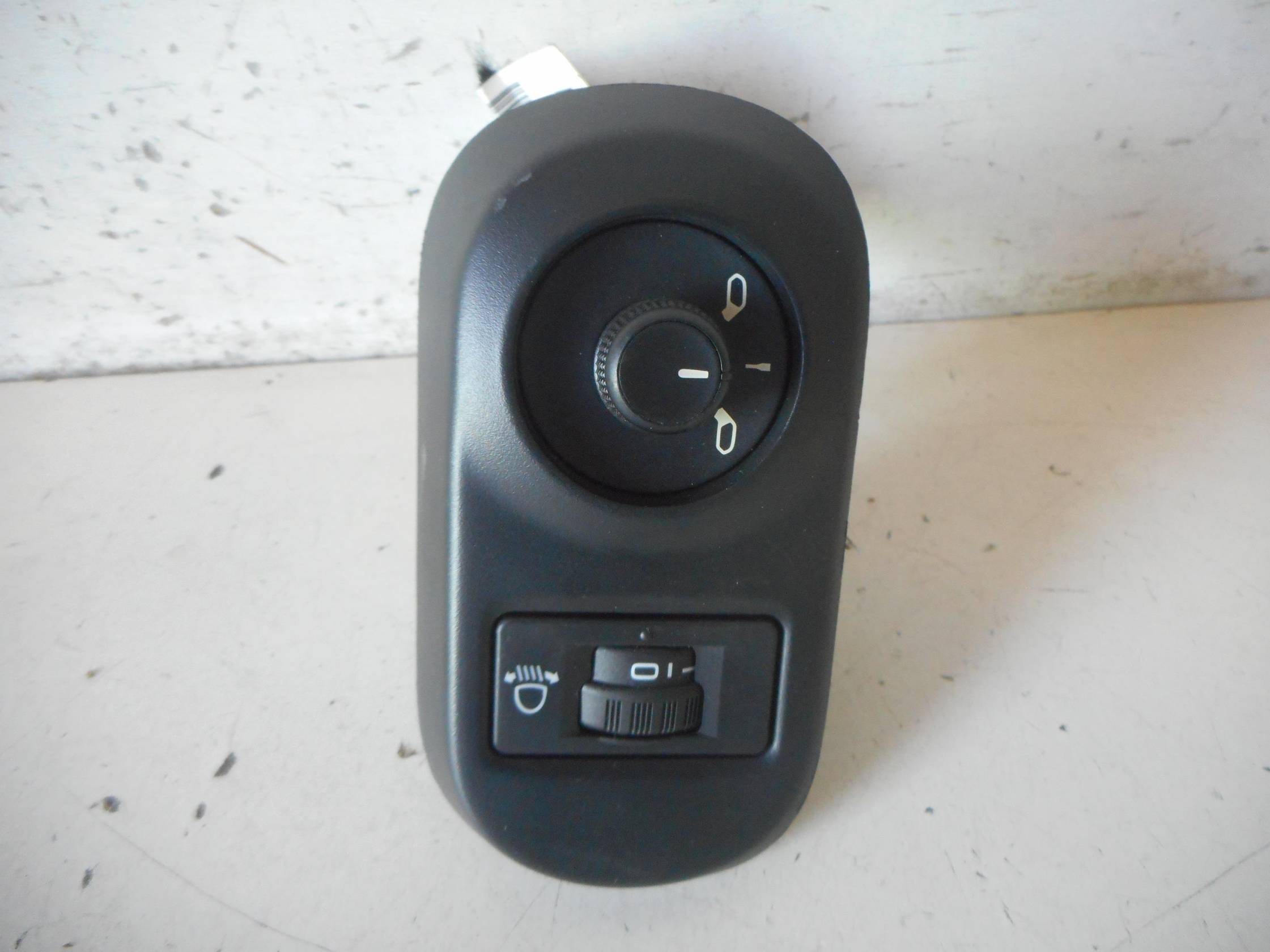 Interruttore regolazione retrovisore est.